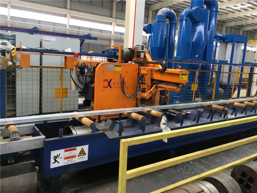 DOUBLE PULLER WITH FLYING SAW